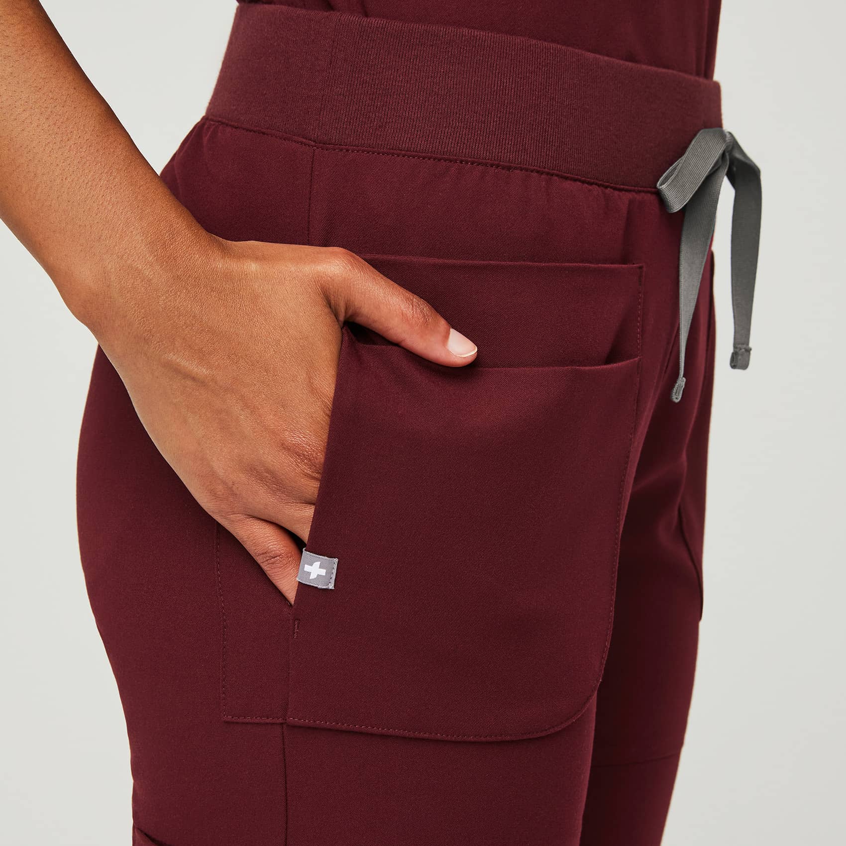 https://cdn.shopify.com/s/files/1/0139/8942/products/Womens-Nepal-Slim-Pants-burgundy-3_26c7b480-45fe-4e4e-958e-4594b116dd7e.jpg?v=1634077750