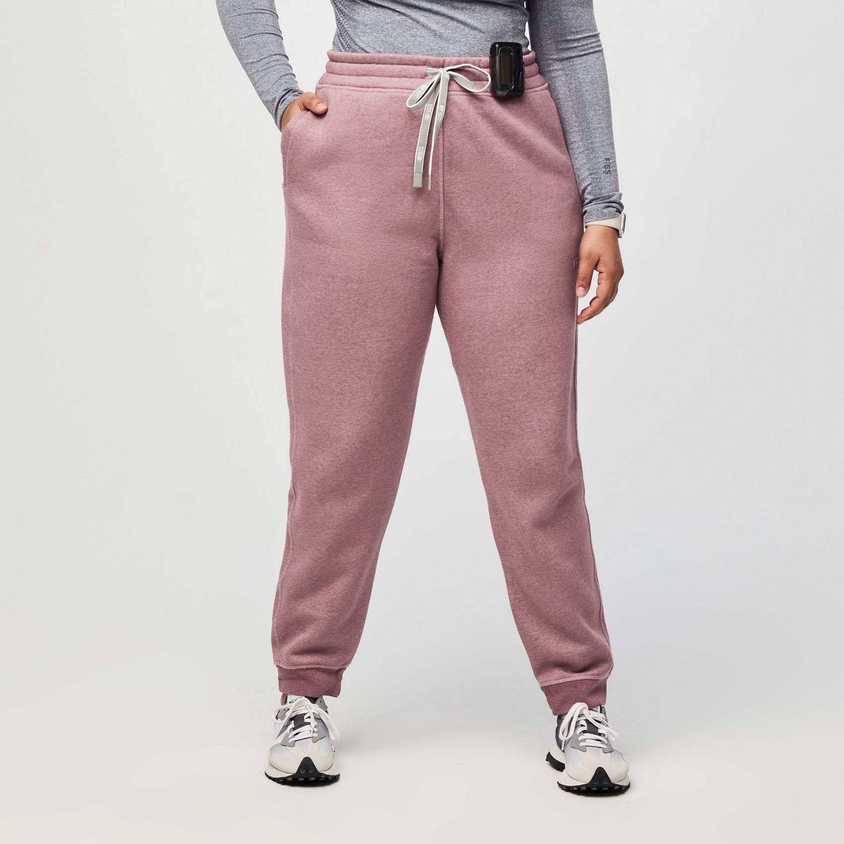 Pantalon de jogging en molleton Off-Shift™ pour femmes - Mauve · FIGS