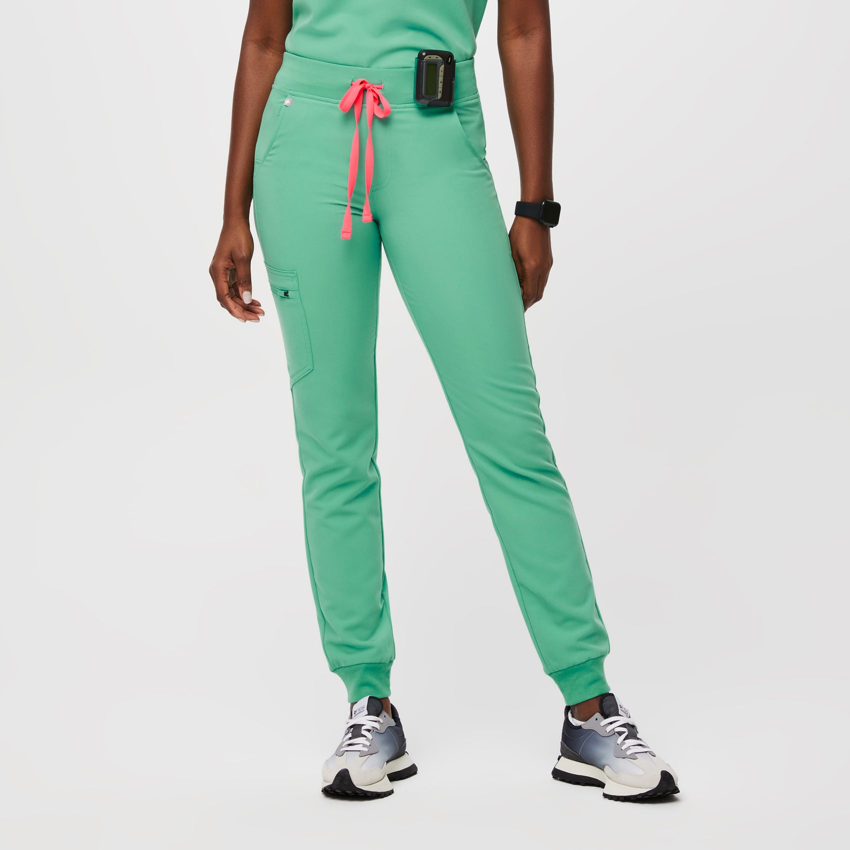 Women's Zamora™ Jogger Scrub Pants - Auburn · FIGS